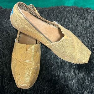 Glittery Gold Tom’s!